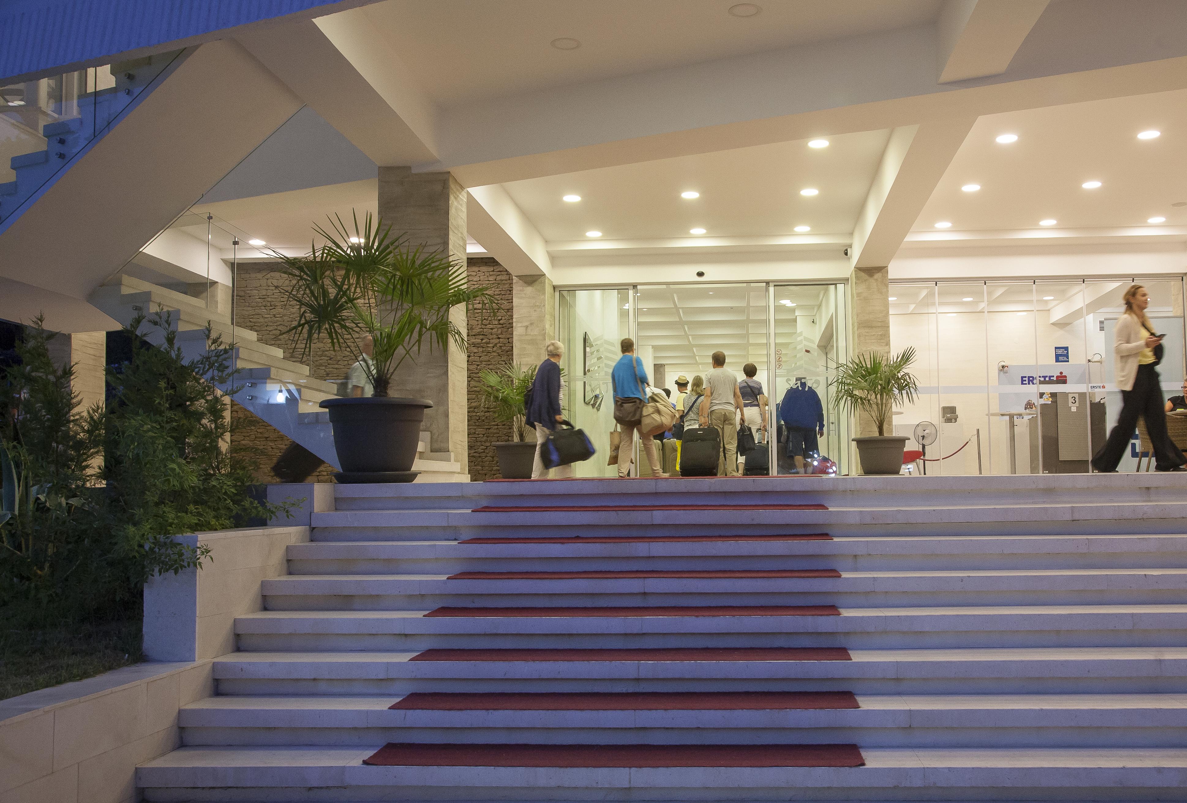 Hotel Sato Sutomore Buitenkant foto