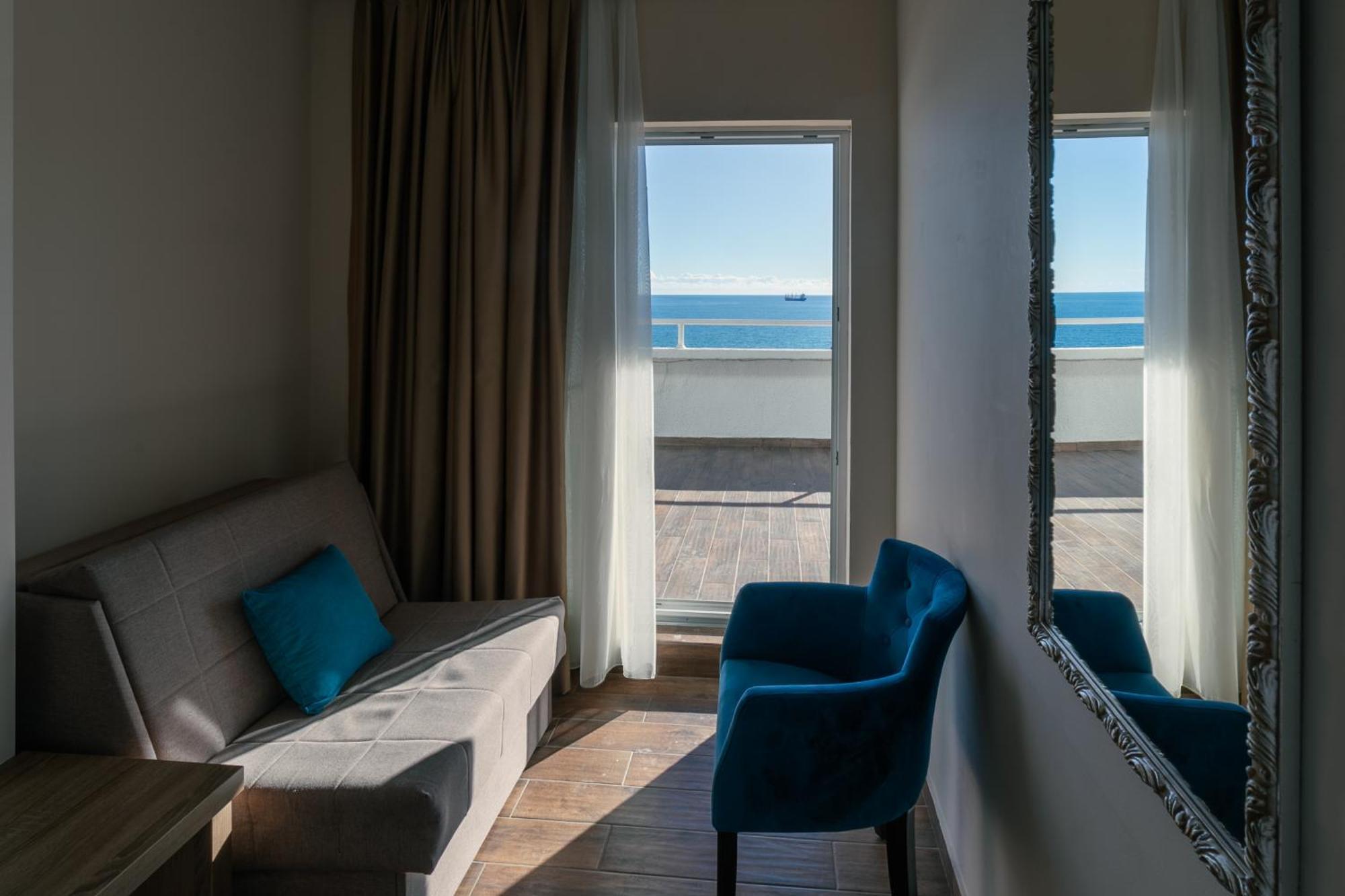 Hotel Sato Sutomore Buitenkant foto