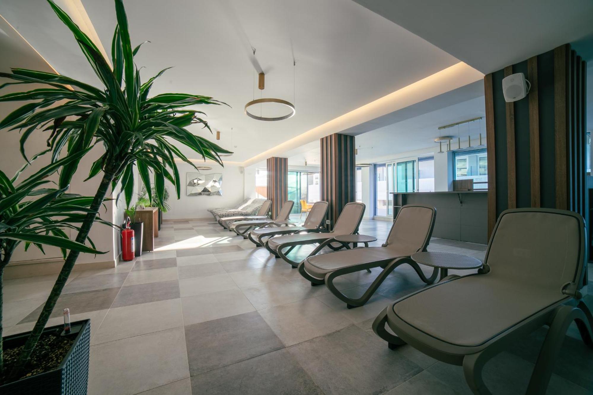 Hotel Sato Sutomore Buitenkant foto