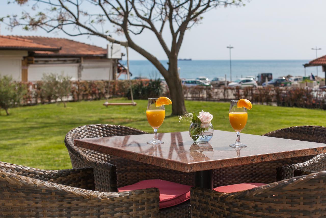 Hotel Sato Sutomore Buitenkant foto